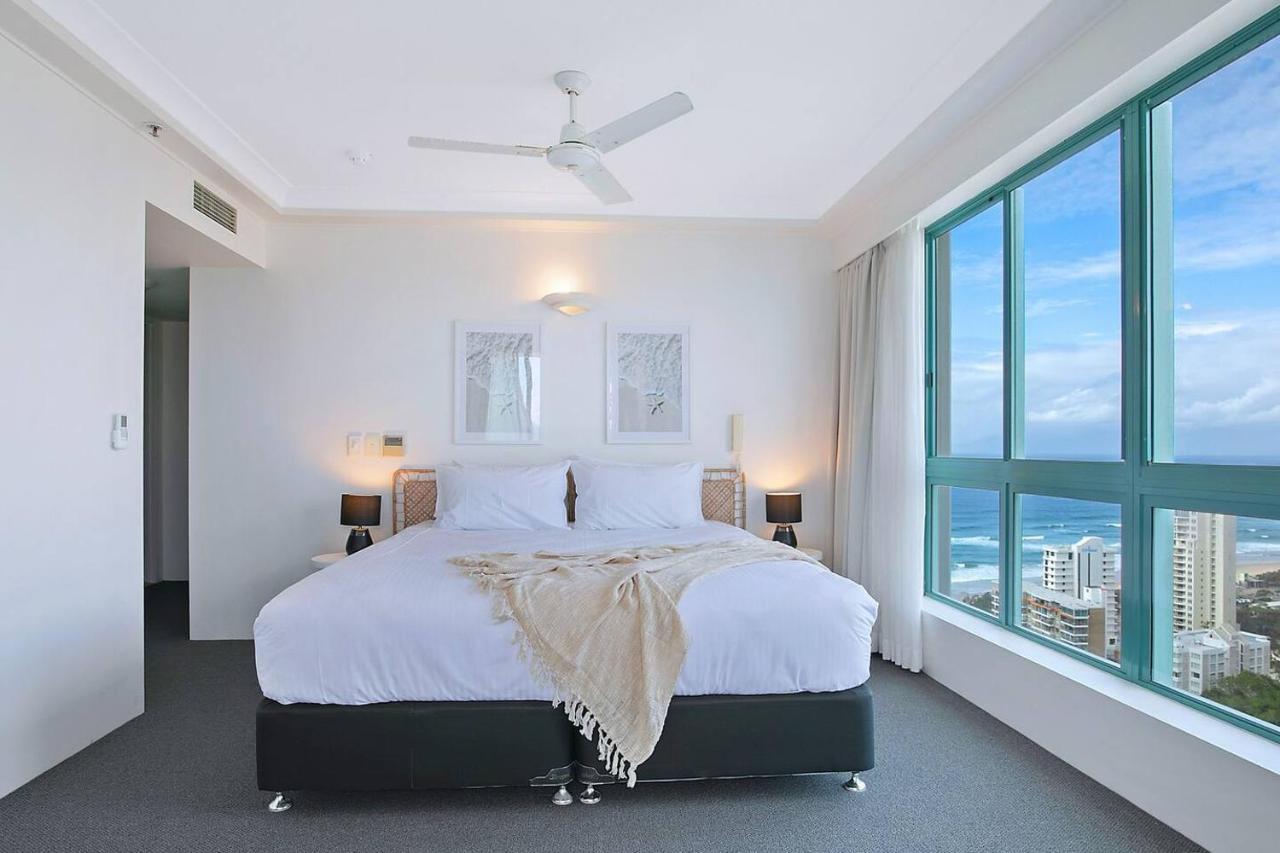 Apartment Energy And Poolside Serenity At Surfers Gold Coast