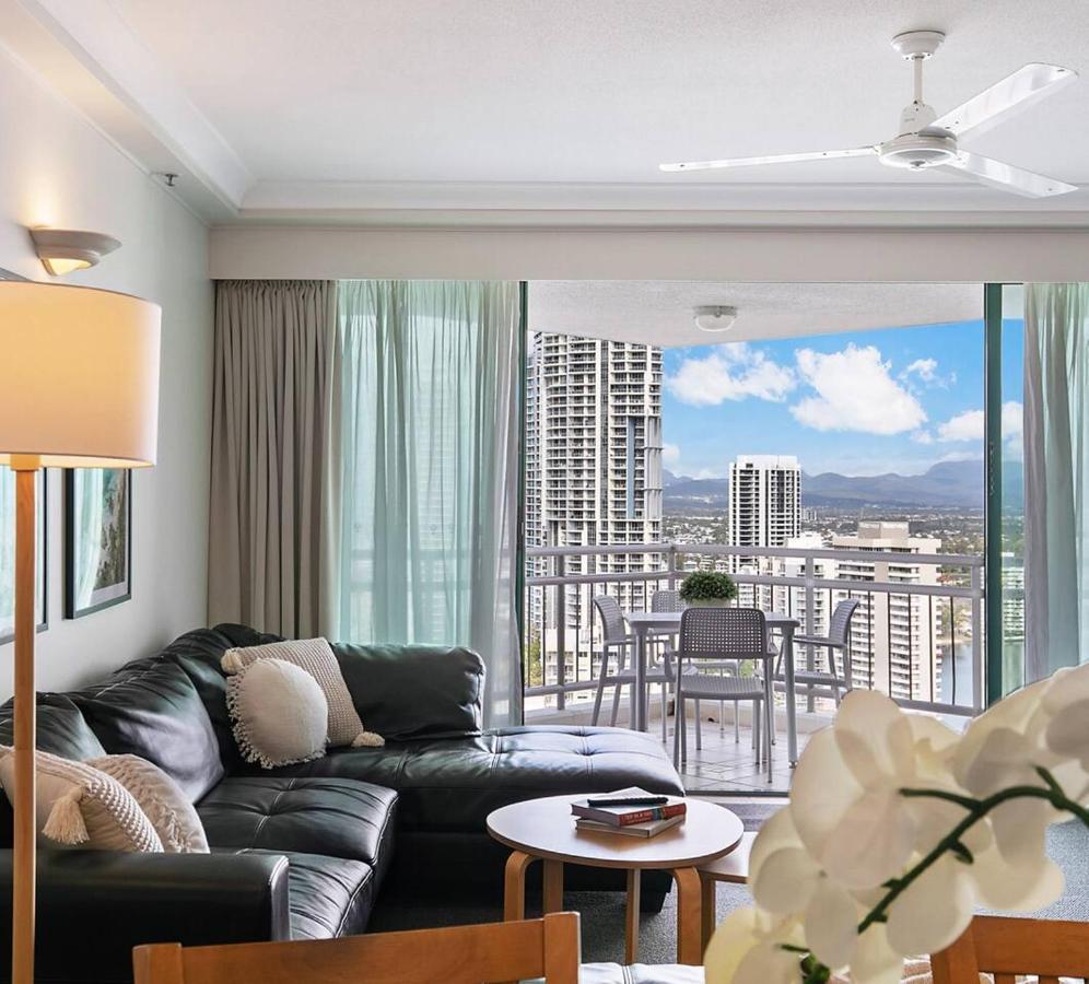 Apartment Energy And Poolside Serenity At Surfers Gold Coast